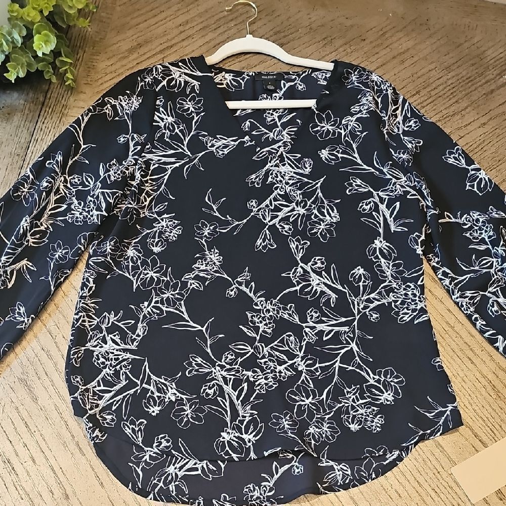Halogen Black Floral V Neck Blouse Size S NWT